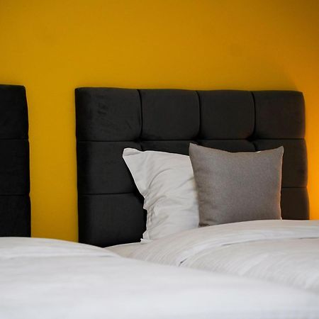Ten Guest House Пристина Екстериор снимка