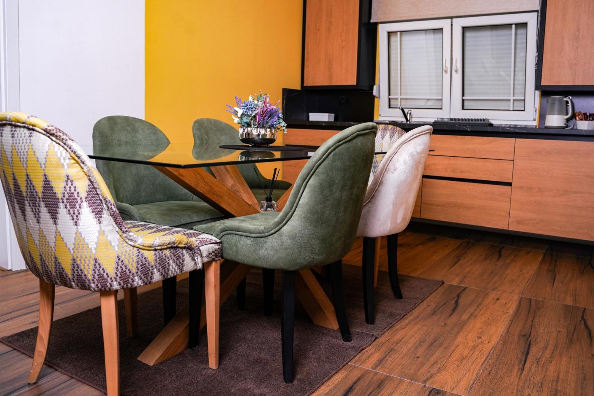 Ten Guest House Пристина Екстериор снимка