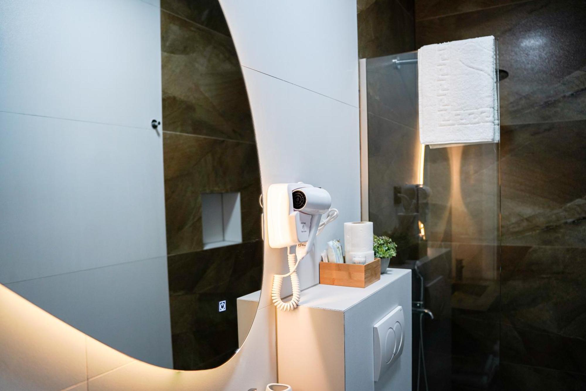 Ten Guest House Пристина Екстериор снимка