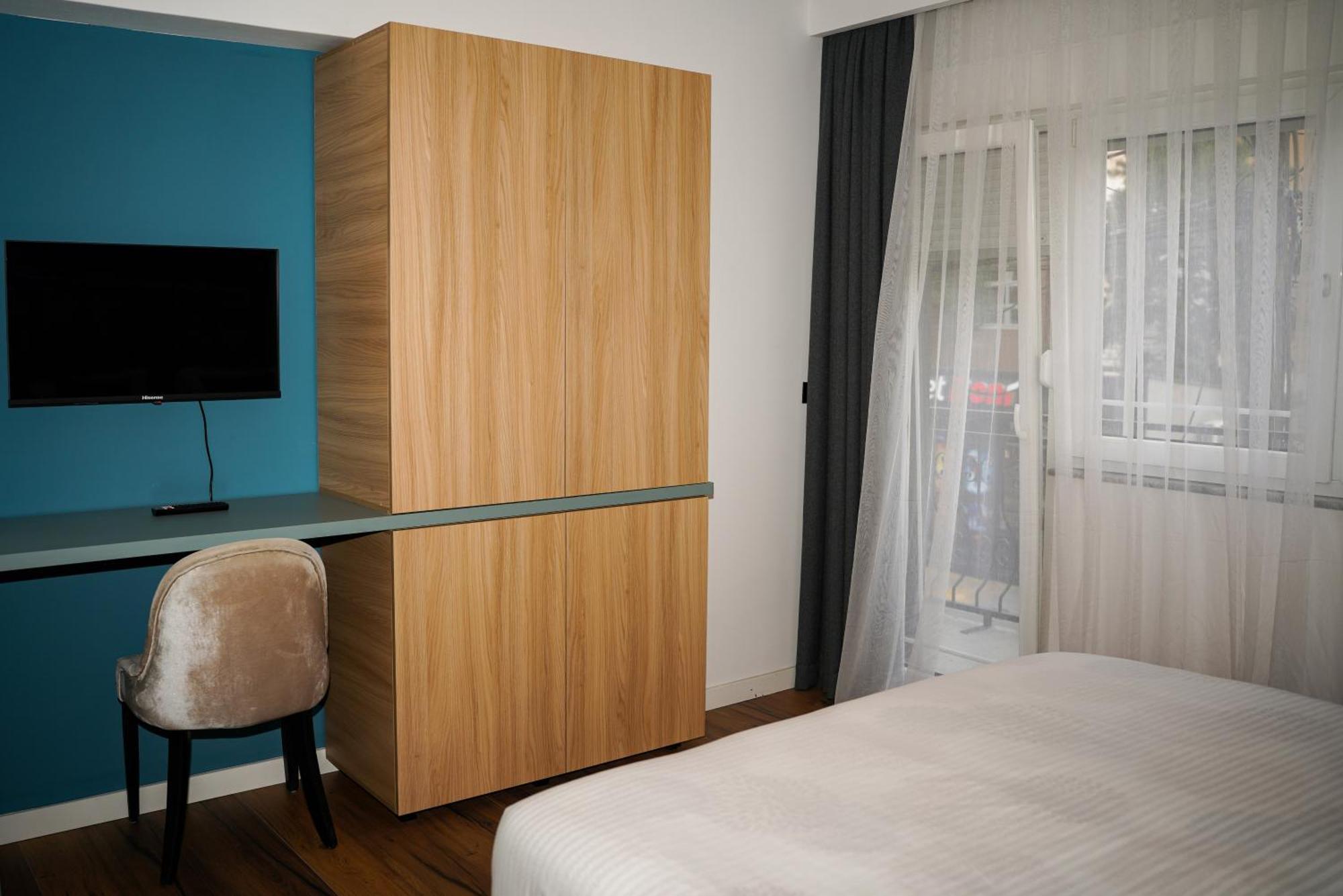 Ten Guest House Пристина Екстериор снимка
