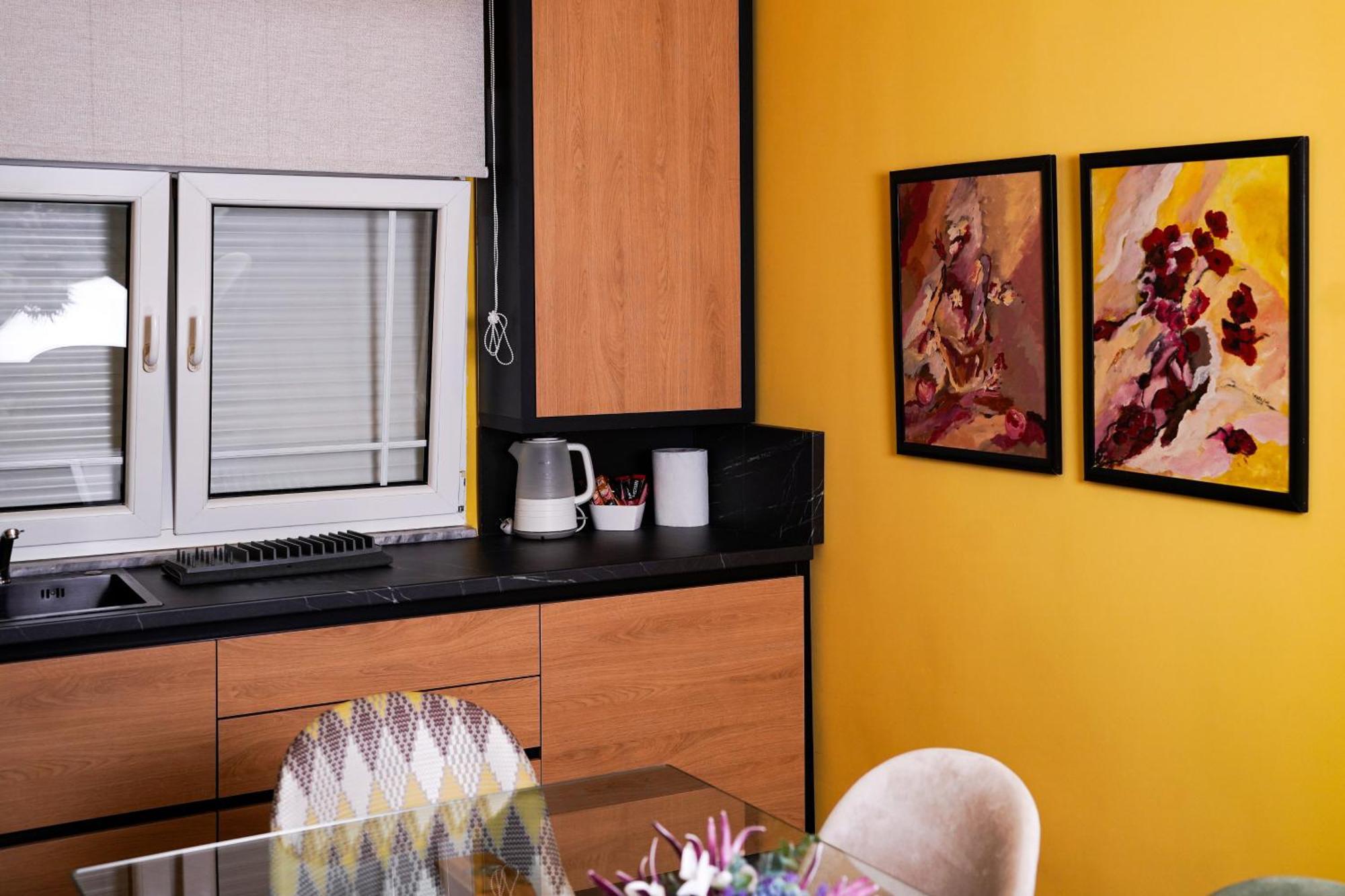 Ten Guest House Пристина Екстериор снимка